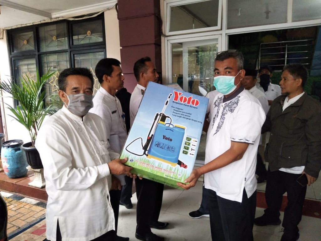 Cegah Covid 19, Kecamatan Ciledug Bantu Alat Semprot Disinfektan Ke 8