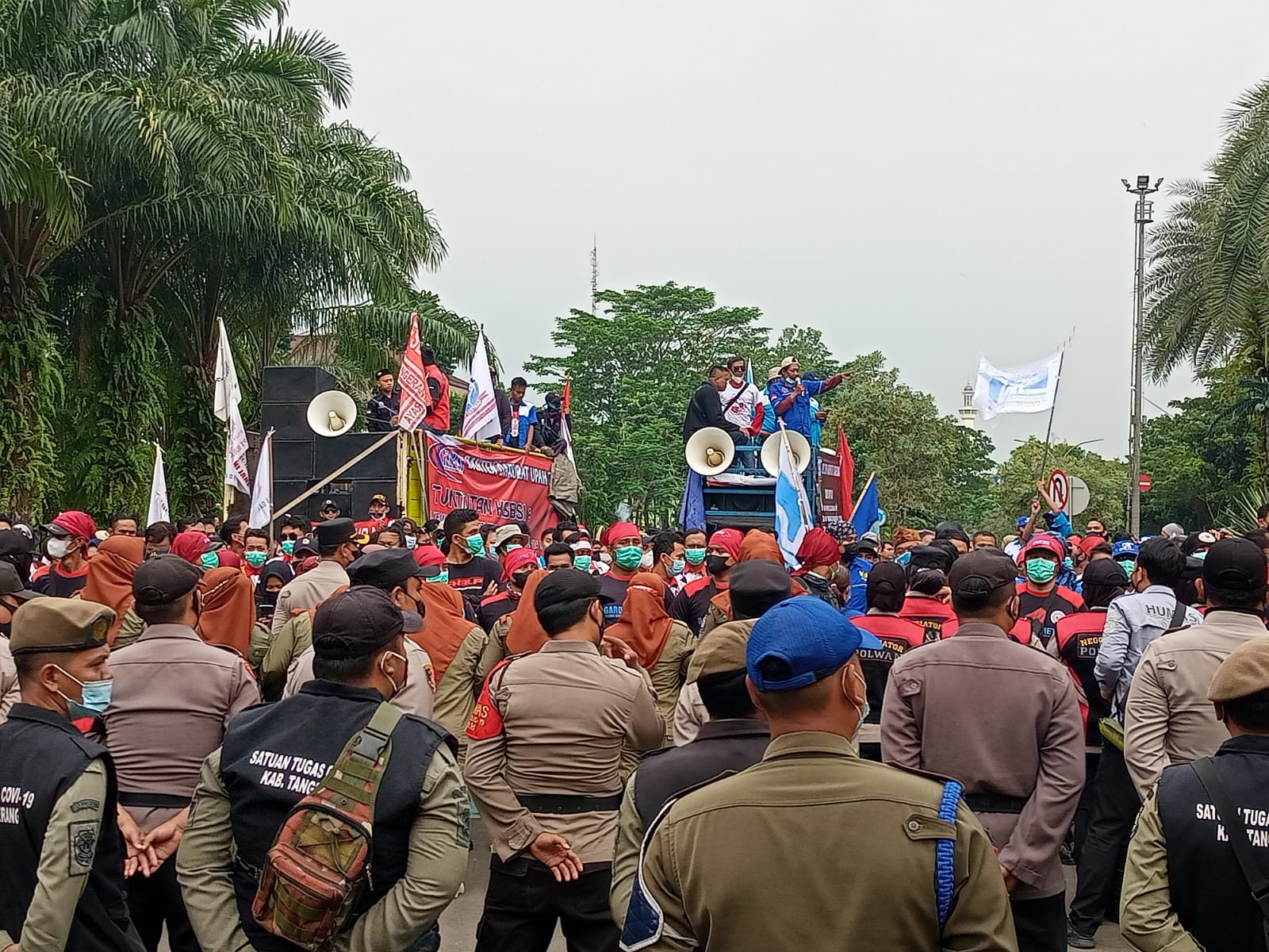 Tuntut Kenaikan Upah Tahun 2022 Buruh Di Tangerang Kembali Geruduk